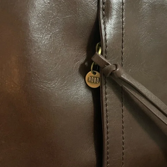 HOBO International– Beckon Leather Shoulder Bag Expresso - Dark brown - Picture 4 of 16